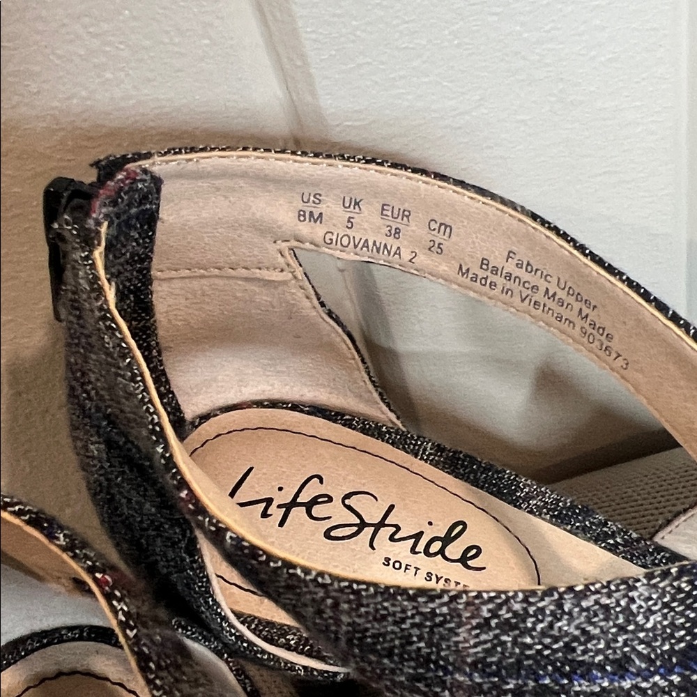 LifeStride Woman Giovanna 2 Grey Plaid Fabric Pump - Picture 8 of 9